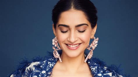 Sonam Kapoor Ahuja colour blocked her jacquard coat with a pastel set ...