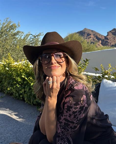 Lainey Wilson's Engagement Ring: A Chunky Trend