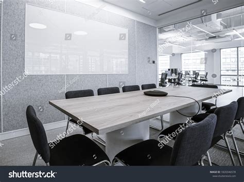 Meeting Room Example Board 的图像结果