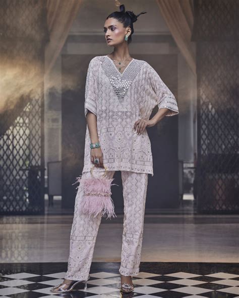 Leila Relaxed Fit Tunic with V-neck Mirror & Narrow Pants in Blush ...