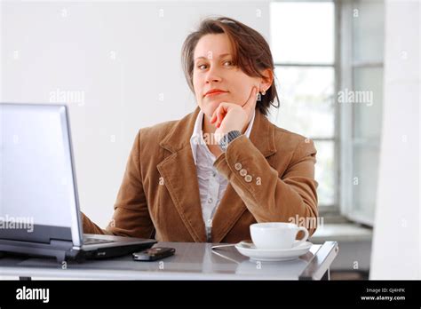 Work Woman 的图像结果