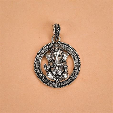 Vakratunda Mahakaya Ganesha Mantra Silver Pendant – Prinjal Jewels