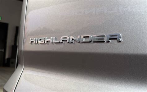 2027 Toyota Highlander Arrives as Three-Row Electric SUV - 1/17