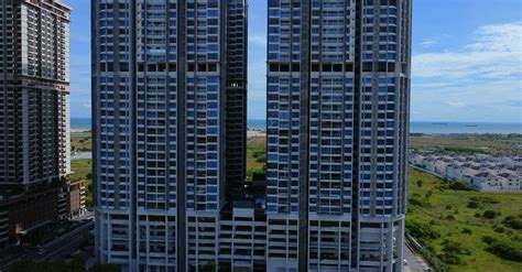 World-Class Building Top View 的图像结果