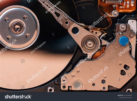 Hard Drive Inside a Computer 的图像结果