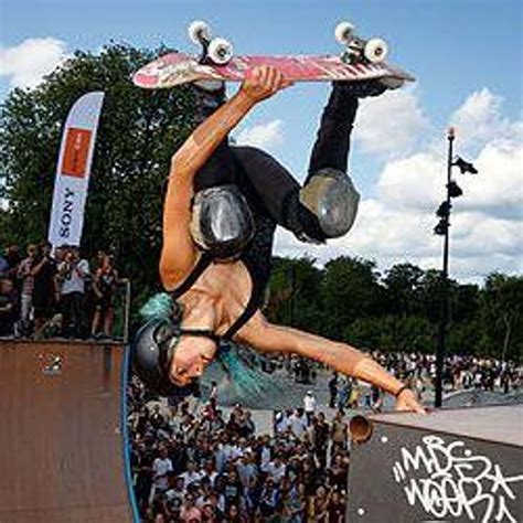 Famous Female Skateboarders | List of Top Female Skateboarders