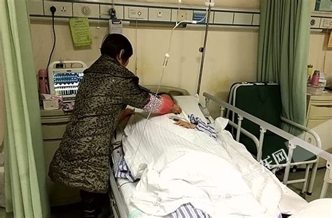 重庆12岁小姑娘患上卵巢癌 肚子跟怀孕10月一样大_凤凰网