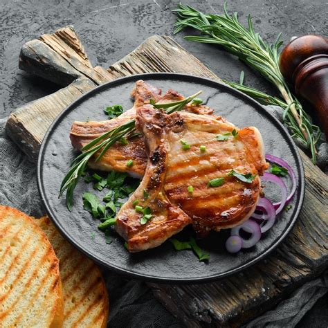 13 Bone In Pork Chop Recipes: Succulent & Savory Entrées 🥩