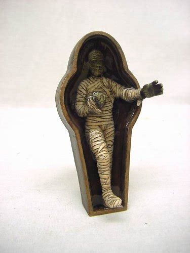 Westland Universal Studios Monsters Resin Mummy Coming Out of Coffin ...