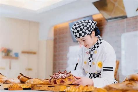 普通女生做什么工作，收入不错还稳定_学西点_陕西新东方烹饪学校
