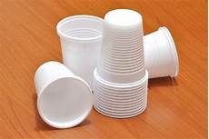 piatti bicchieri plastica piatti posate bicchieri bianchi e pet trasparente piatti bicchieri plastica piatti posate bicchieri bianchi e pet trasparente