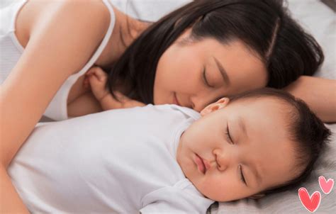 新手父母的纠结：娃出生后，是单独睡婴儿床好，还是跟宝妈睡好？_宝宝