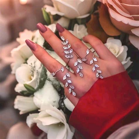 Leafy Luster Luxe Hand Jewellery – Jewelsmars