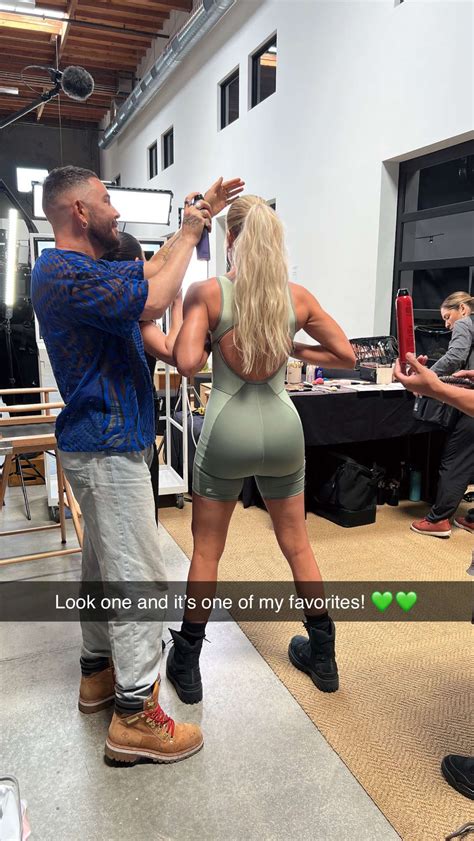 Khloe Kardashian shows off her real waist and butt in a rare unedited ...