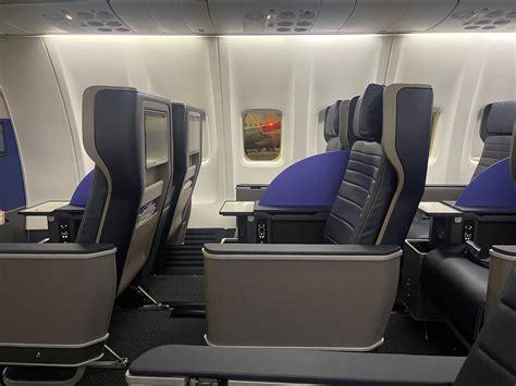 United Airlines First Class 737 800 Alaska 737 800 Main Cabin Review: