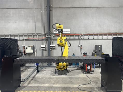Assembly Line Welding Robot 的图像结果