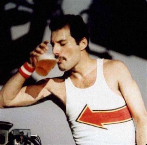 Pin by ViccyLover2008 on Freddie Mercury | Freddie mercury, Music songs ...