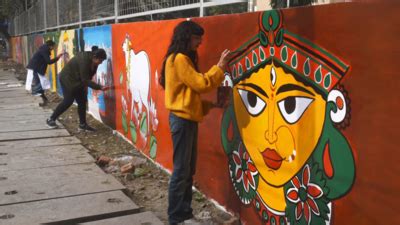 Students spread colours and hope with wall arts in Delhi | Delhi News ...