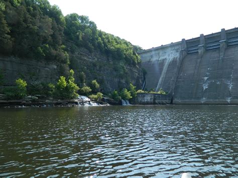 Paddle Tennessee: Caney Fork River - Center Hill Dam to Happy Hollow
