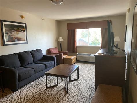 GRAY WOLF INN AND SUITES (West Yellowstone) - Hotel Reviews, Photos ...
