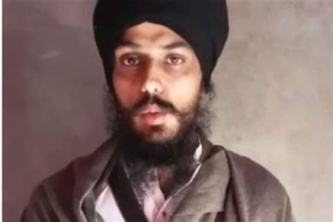 अमृतसर एयरपोर्ट पर हिरासत में लिया गया भगोड़े अमृतपाल सिंह की ब्रिटेन ...