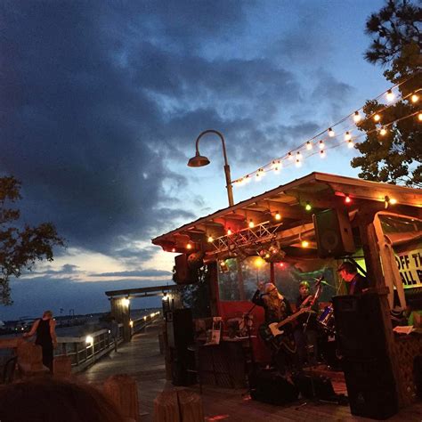 Unbiased Review of Hammerhead's Bar & Grill in Destin, FL