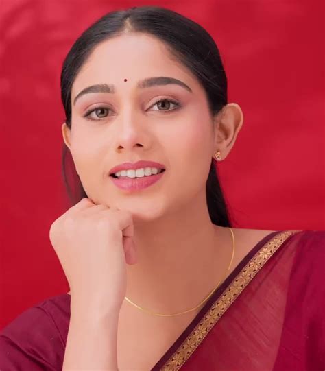 Arch Gold Earrings – P. N. Gadgil & Sons Ltd