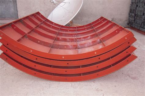 一种基于钢木混合结构形成的圆弧模板及其安装工艺的制作方法