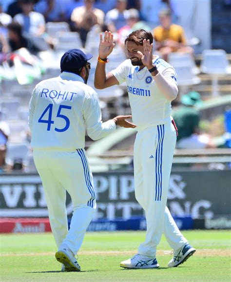 KL Rahul gets hit by a ball | ESPNcricinfo.com