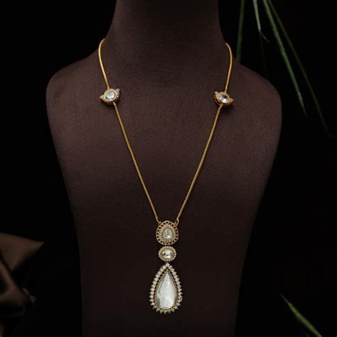 Shop Minimal Necklace for Women Online Starting @ ₹1,650
