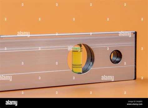 Using a Water Level for Foundation Work 的图像结果