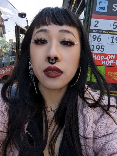 First time using the pearls gems as a little extra for my eyes. First I thought they are to big ...