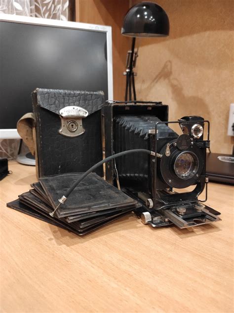 What is this camera journalist Gareth Jones uses in the movie Mr Jones ...