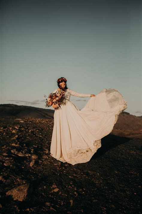 Windy Day Bride 的图像结果