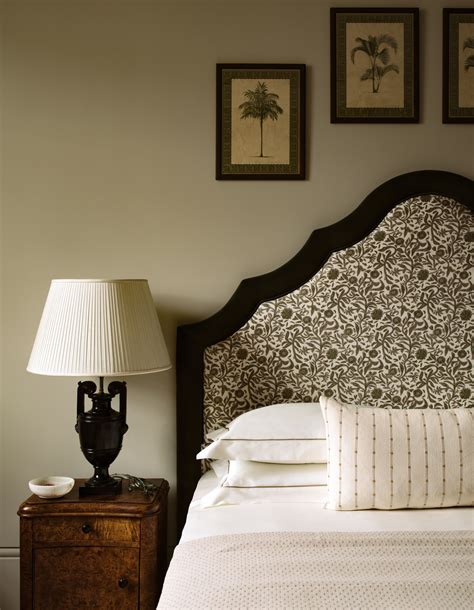 An Indian-British designer crafts a warm home inside London's 100-year ...