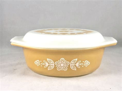 Pyrex Butterfly Gold 1 1/2 quart Casserole Dish with Lid, Vintage 1970s ...