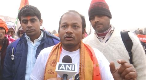 Devotees throng Ayodhya's Ram Temple for 'darshan', day after 'Pran ...