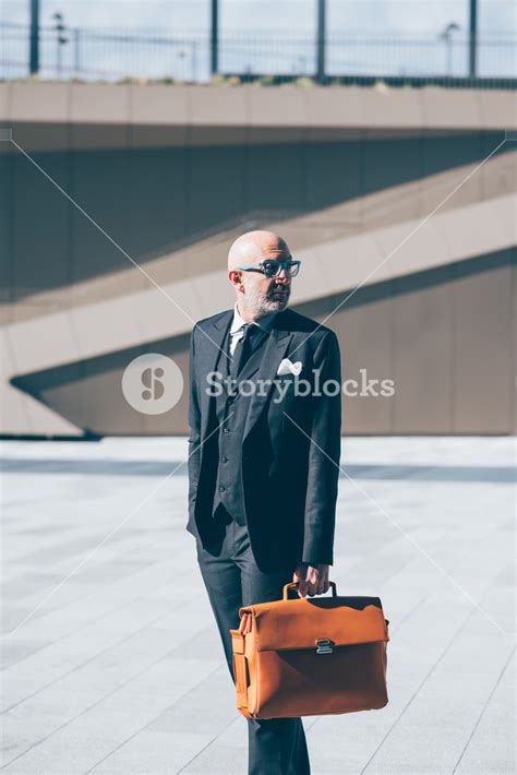 Businessman with Briefcase 的图像结果
