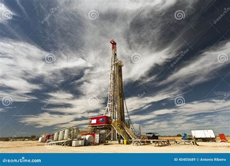 Land Drilling Rig and Cloudy Sky Stock Image - Image of blue, project ...