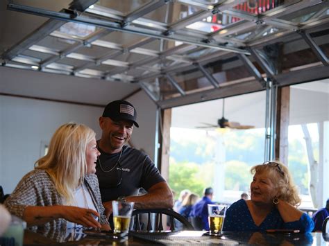 THE OAKS LAKESIDE KITCHEN, Hiawassee - Menu, Prices & Restaurant ...