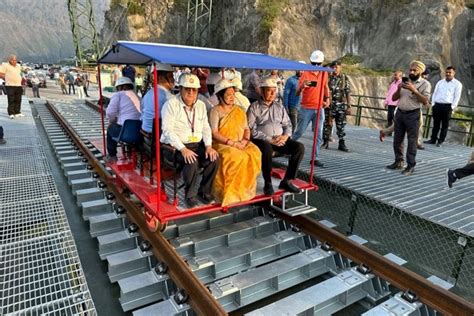 Track linking work on Chenab bridge completed - Hindusthan Samachar English