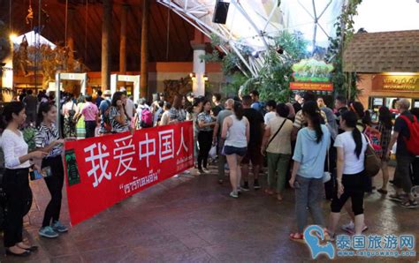 泰国清迈旅游景点现示爱中国游客横幅_巴拉排行榜