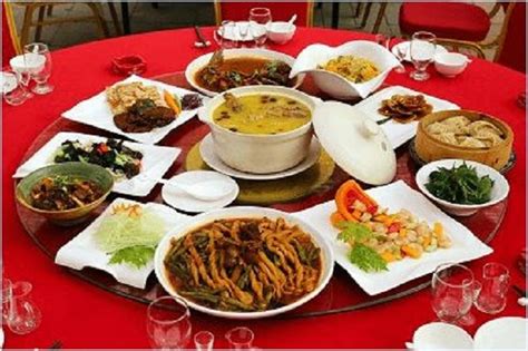 山东农村做的喜宴大席菜，450元16个菜没有汤，肉菜超多太硬气 【小钉探美食】 - YouTube