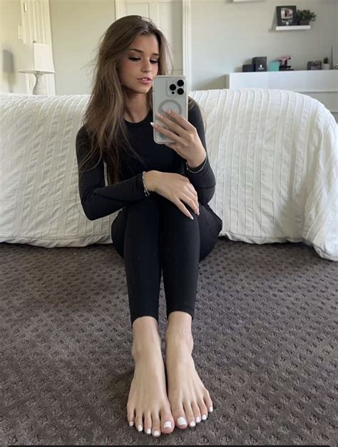 Brooke Monk's Feet