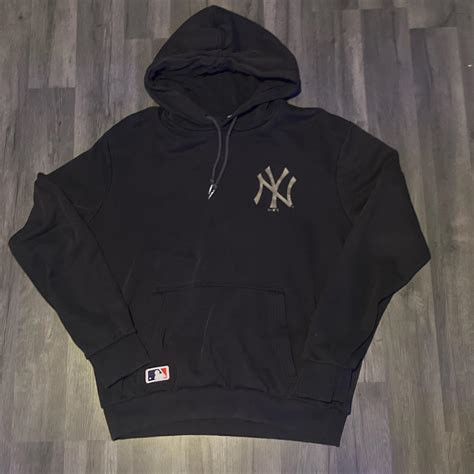 New era New York yankees hoodie black Size medium... - Depop