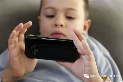 孩子要玩手机家长不用制止，两步解决成瘾问题，主动放下手机 - 奶油妈妈