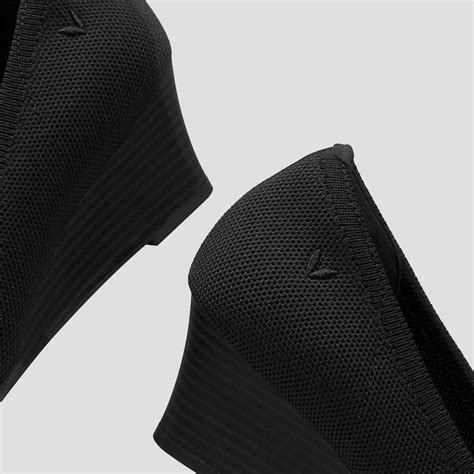 Aria Pointed-Toe Wedge in Black-Sustainable & Washable | VIVAIA