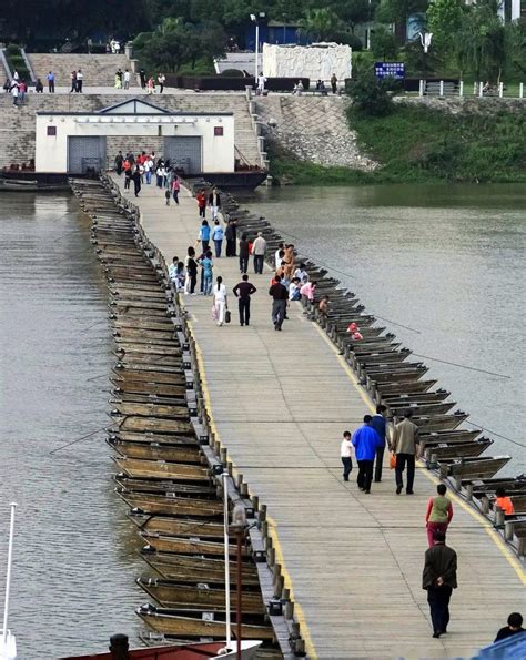 赣江支流贡江水位低落 江西赣州古浮桥“一半在水一半在沙”-新闻中心-温州网