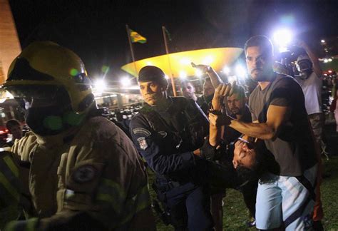 Brazilians protest after Lula named chief of staff - Photos,Images ...