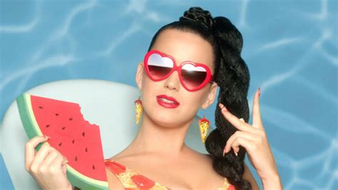 Nude beach nightmare for Katy Perry – SheKnows